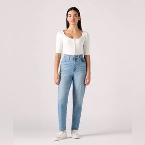 GAP High-Waisted Mom Jeans – Light Wash – Size 8/29